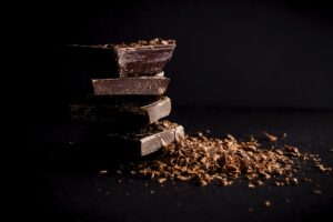 チョコレートがニキビを悪化させる男性の食生活は？