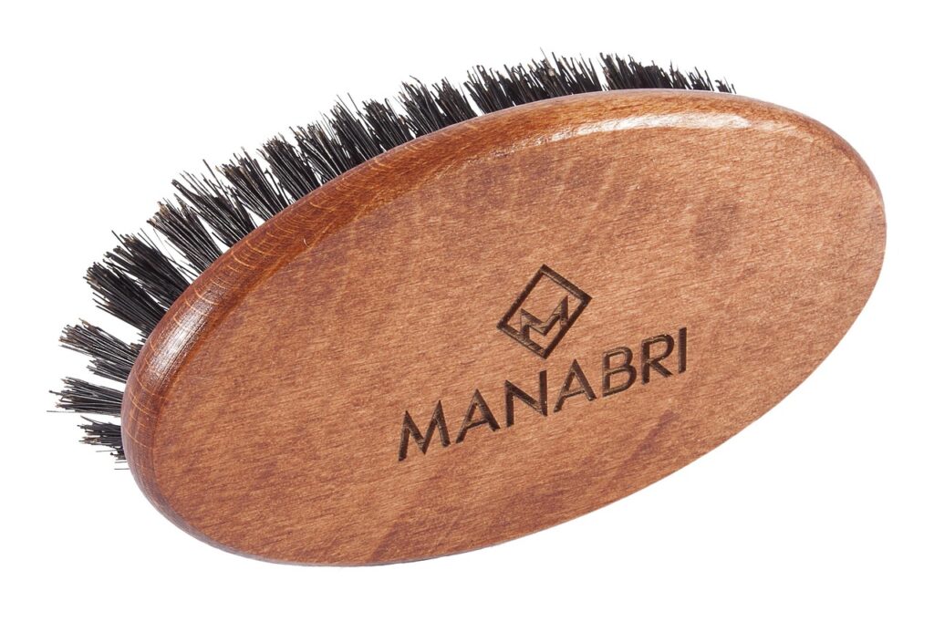 顎のニキビが髭剃りによって悪化する原因は何ですか？