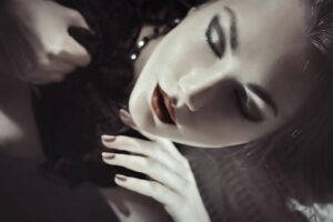 顔の部位別ニキビに合わせたメイクオフのコツは？