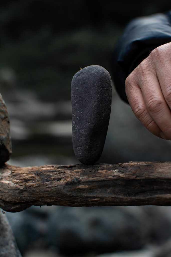 フェイスラインのニキビが増える原因はスマホを触る手の汚れなの？