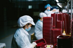 頬のニキビを隠すためのマスクの選び方は？